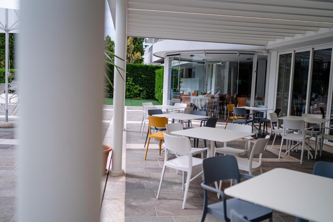 Hotel Smeraldo Lignano Sabbiadoro Kültér fotó