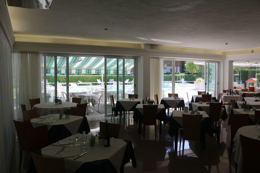 Hotel Smeraldo Lignano Sabbiadoro Kültér fotó